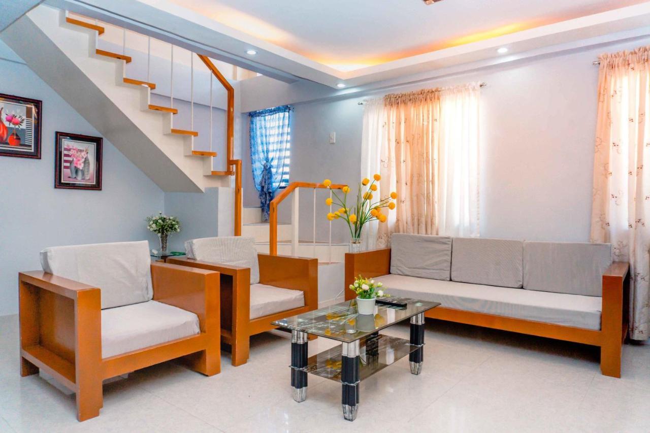 Two Story 87 Sqm Fully Air-Conditioned House In Babag 2, マクタン エクステリア 写真